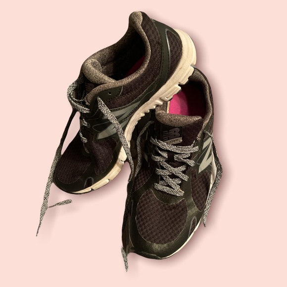 Balance 63v5 Womens Running Shoe 